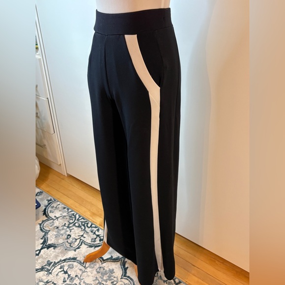 SPANX AirEssentials Black and White Track Suit | XS T - Picture 7 of 7